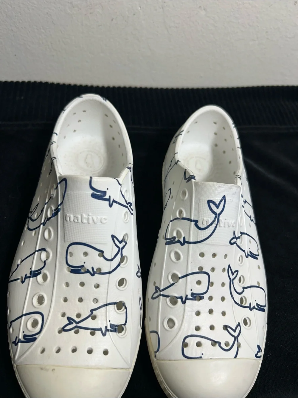 Native White Kids Water Shoes with Navy Whale Print Sz 13 C